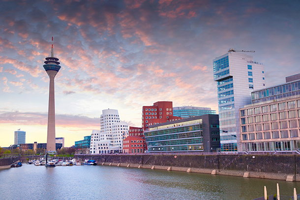 contact_duesseldorf_Skyline